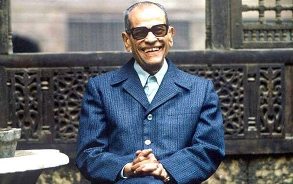 نجيب محفوظ.. رائد الأدب العربي وشاعر مصر الأبدي يترك بصمة خالدة في عالم الأدب