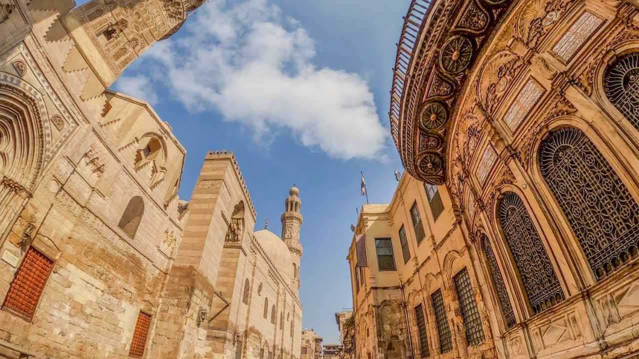 مسجد نجيب محفوظ: رحلة تاريخية وروحانية في قلب القاهرة