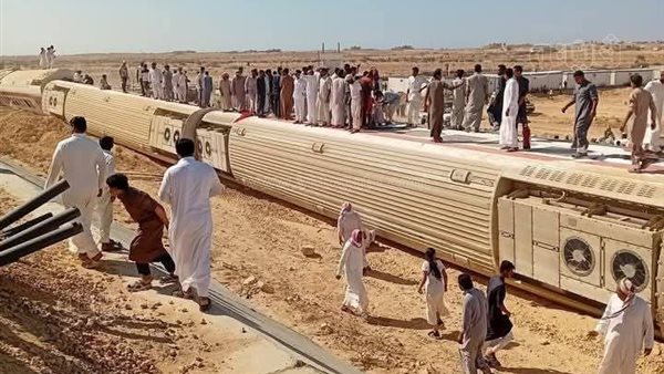 كارثة قطارية تهز مدينة الضبعة بمطروح: انقلاب قطار يخلف عدداً من المصابين وسط حالة من الذعر والهلع