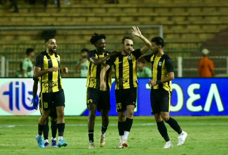 صراع الصدارة يشتعل.. المقاولون العرب يواجه سيراميكا كليوباترا في مباراة نارية بالدوري المصري