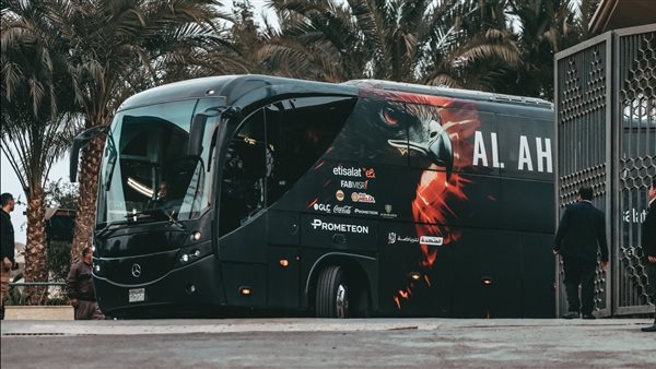 موعد وصول حافلة الأهلي إلى ملعب السلام يثير توتر جماهير بيراميدز قبل المواجهة النارية في الدوري