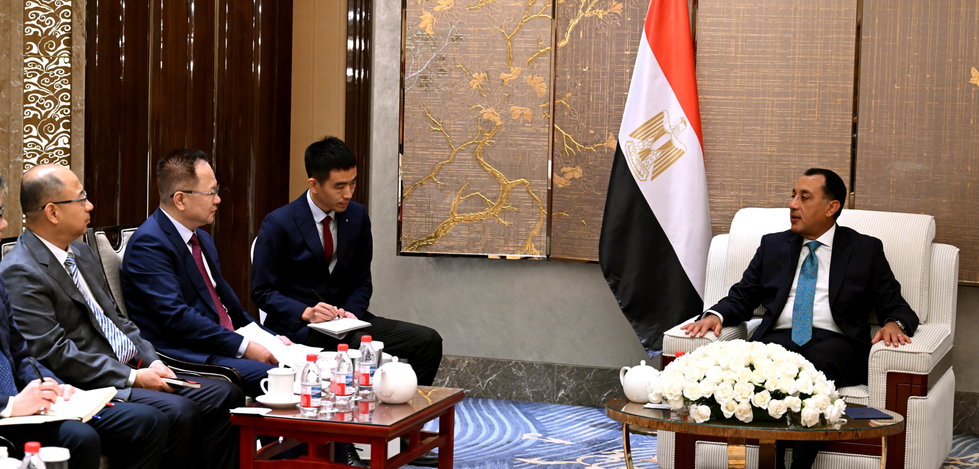 لقاء استراتيجي بين رئيس الوزراء المصري ورئيس مجلس إدارة شركة تيدا الصينية القابضة: تعزيز التعاون الاقتصادي والاستثماري