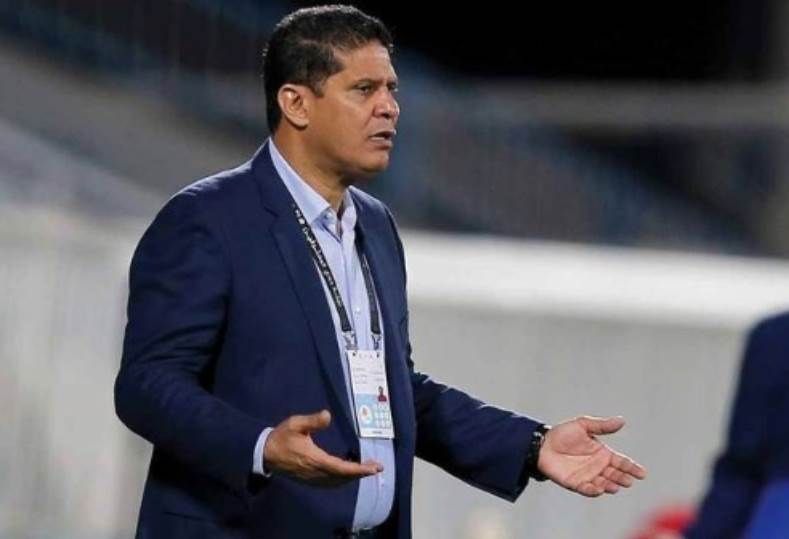 بعد قرار صادم.. الزمالك يفجر مفاجأة بإقالة بيسيرو وجلسة مع مدرب بديل!