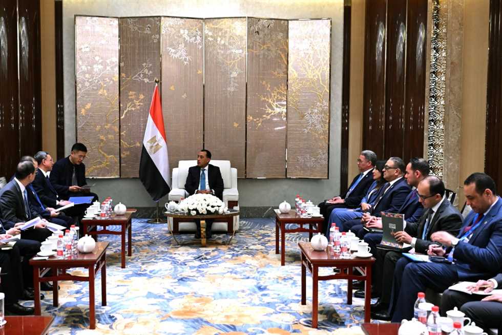 مدبولي يبحث مع رئيس شركة هندسة الطاقة الصينية توطين محطات تحلية المياه في مصر: خطوة مهمة نحو تحقيق الأمن المائي