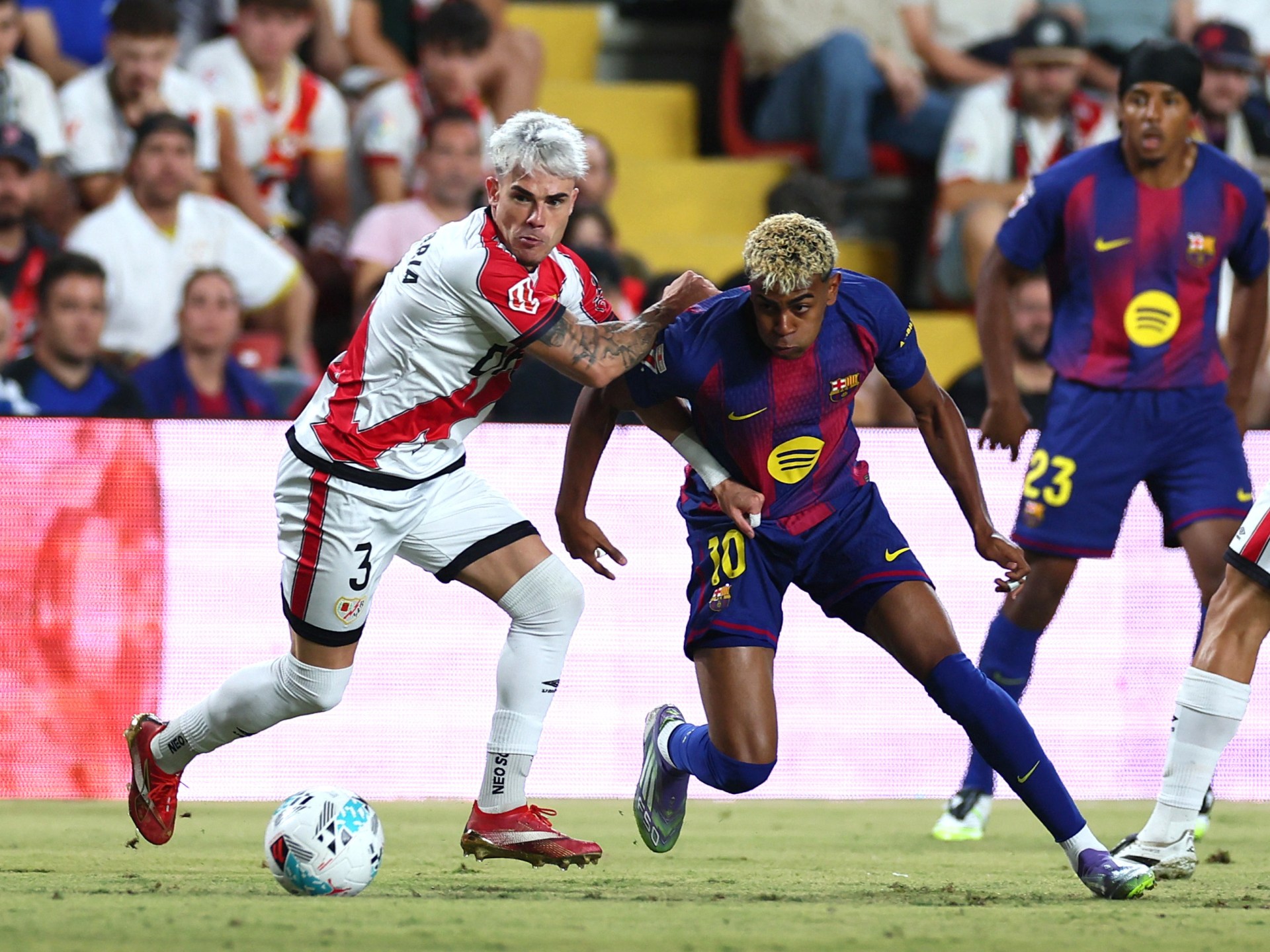 بث مباشر: برشلونة يواجه رايو فاليكانو في مباراة حاسمة بالليجا